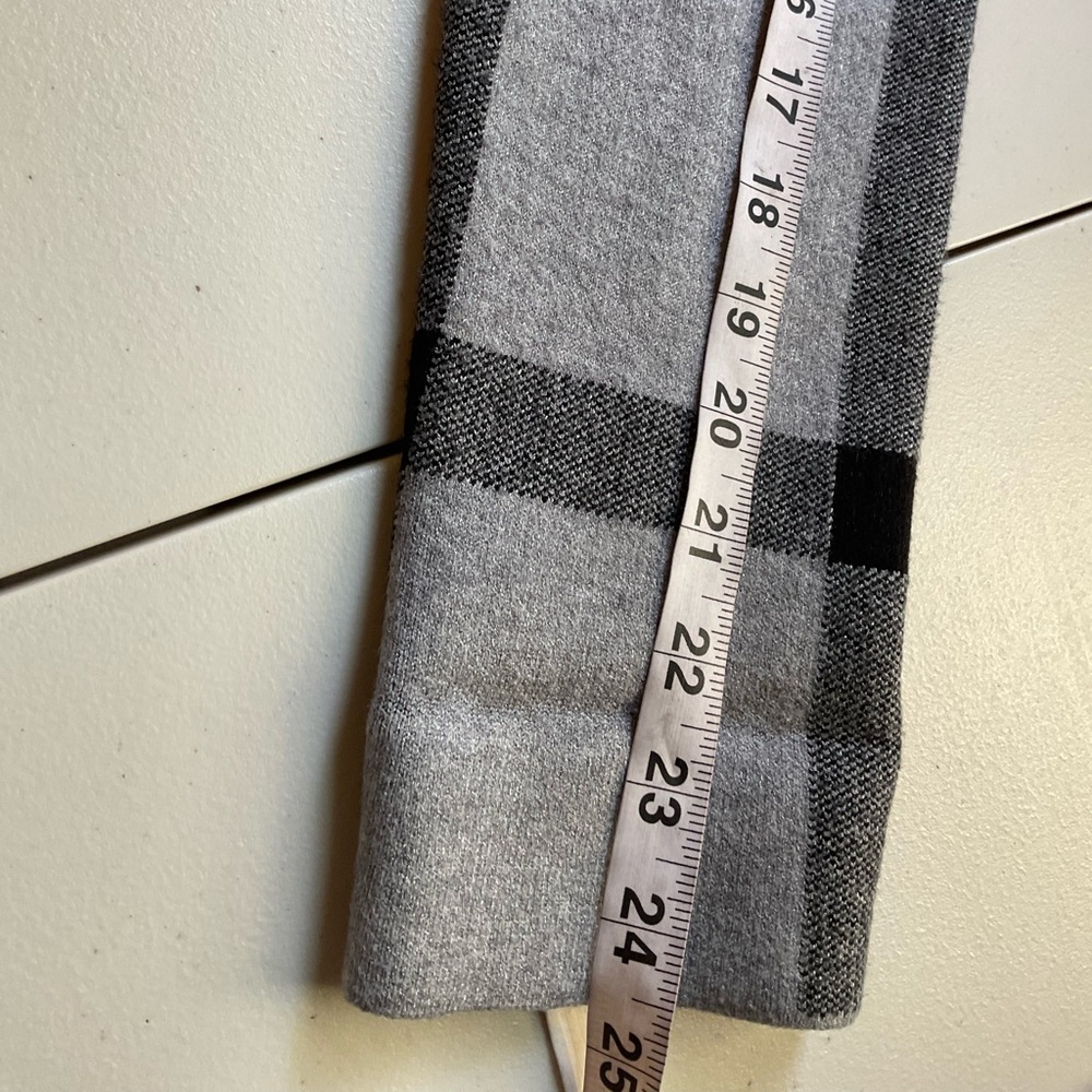 Tahari Plaid Cardigan Gray Red Open Front Sweater Medium Chic - Picture 8 of 10